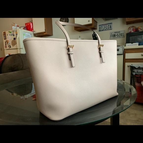 Jet Set Medium Blush Leather Top-Zip Tote Bag - Picture 2 of 7